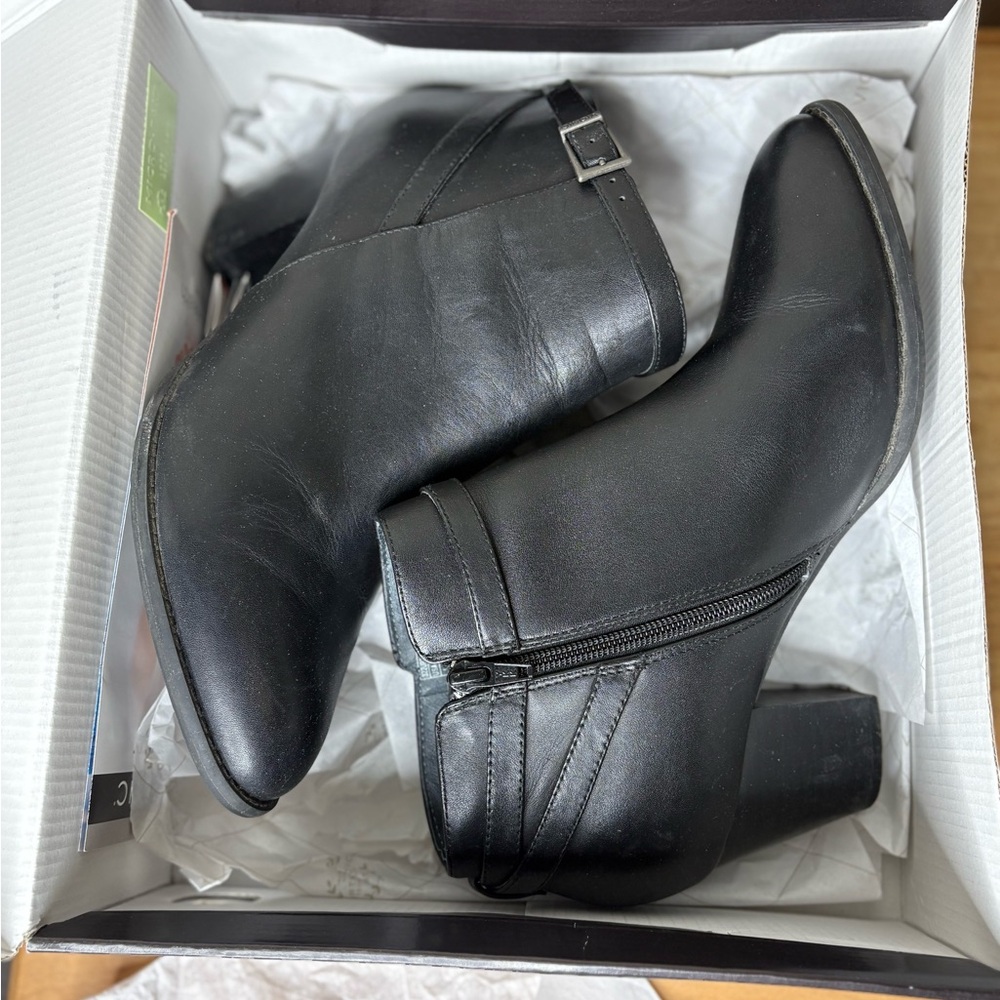 Vionic Upright Upton Black Ankle Booties - image 1